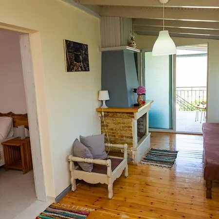 Alonia Apartment *